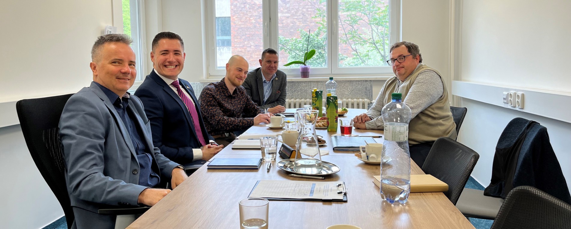 Na fotke zástupcovia Úradu, policajného zboru a Generálnej prokuratúry